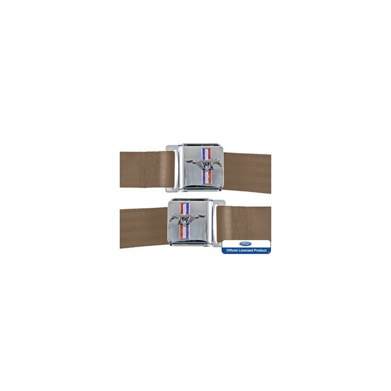 FORD MUSTANG 1964-1973 KIT PAIRE DE CEINTURE DE SECURITE MARRON CAMEL Seat Belt Set with Mustang Emblem Saddle Pair SCOTT DRAKE
