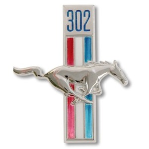 FORD MUSTANG 1968 EMBLEME CHEVAL MUSTANG CHROME D AILE AVANT DROITE MOTEUR 302 Running horse fender emblem rh SCOTT DRAKE C8ZZ-1