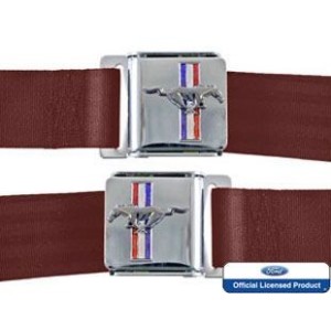 FORD MUSTANG 1964-1973 KIT PAIRE CEINTURE DE SECURITE AVEC EMBLEME MUSTANG ROUGE BORDEAUX Seat belt set with mustang emblem maro