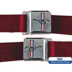 FORD MUSTANG 1964-1973 KIT PAIRE CEINTURE DE SECURITE AVEC EMBLEME MUSTANG ROUGE FONCE Seat belt set with mustang emblem dark re