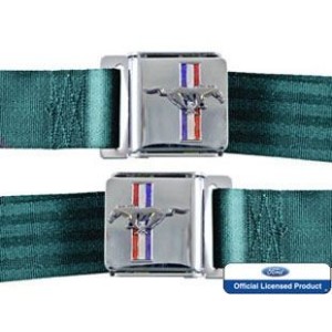 FORD MUSTANG 1964-1973 KIT PAIRE CEINTURE DE SECURITE AVEC EMBLEME MUSTANG BLEU TURQUOISE Seat belt set with mustang emblem aqua