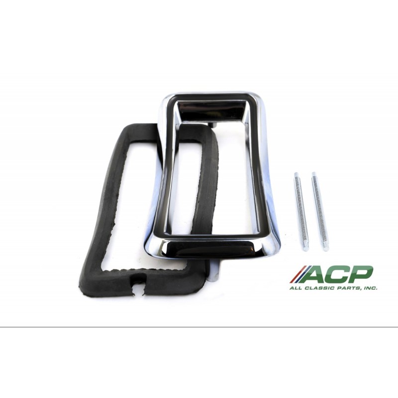 FORD MUSTANG 1968 FACETTE DE FEU ARRIERE CHROME GAUCHE OU DROIT tail light bezel black trim fits rh or lh ACP FM-BT008 C8ZZ-1348